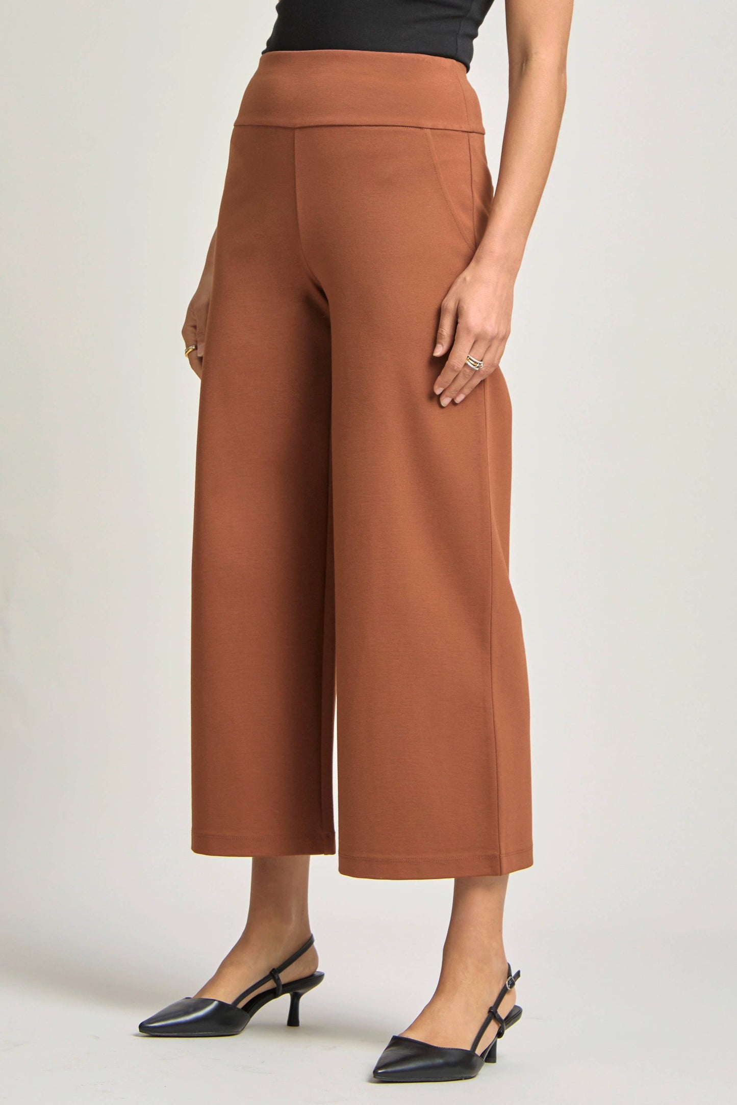 Magic Wide Cropped Pants