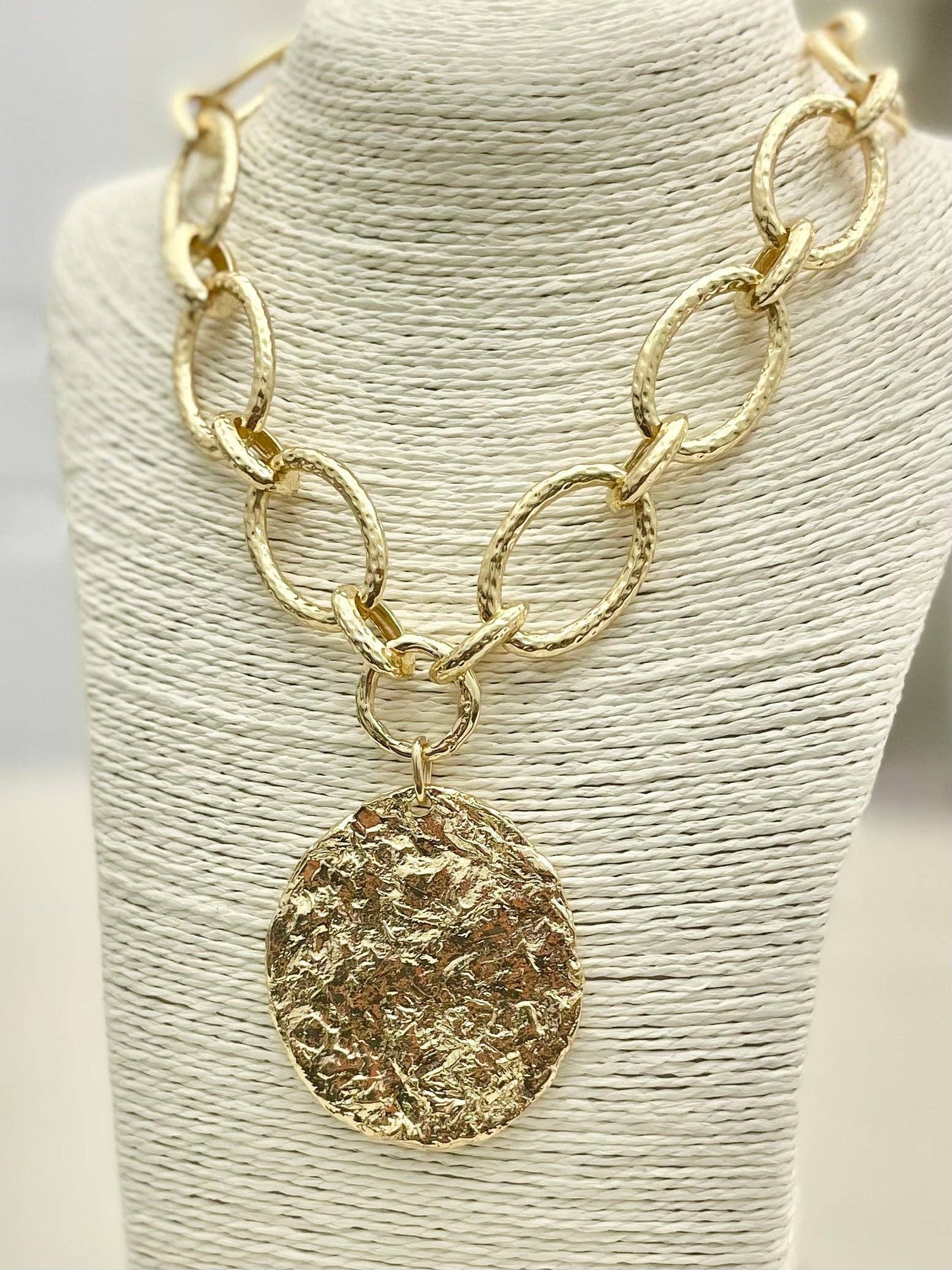 CHIC - Hammered Chain w/Pendant (gold) NK621