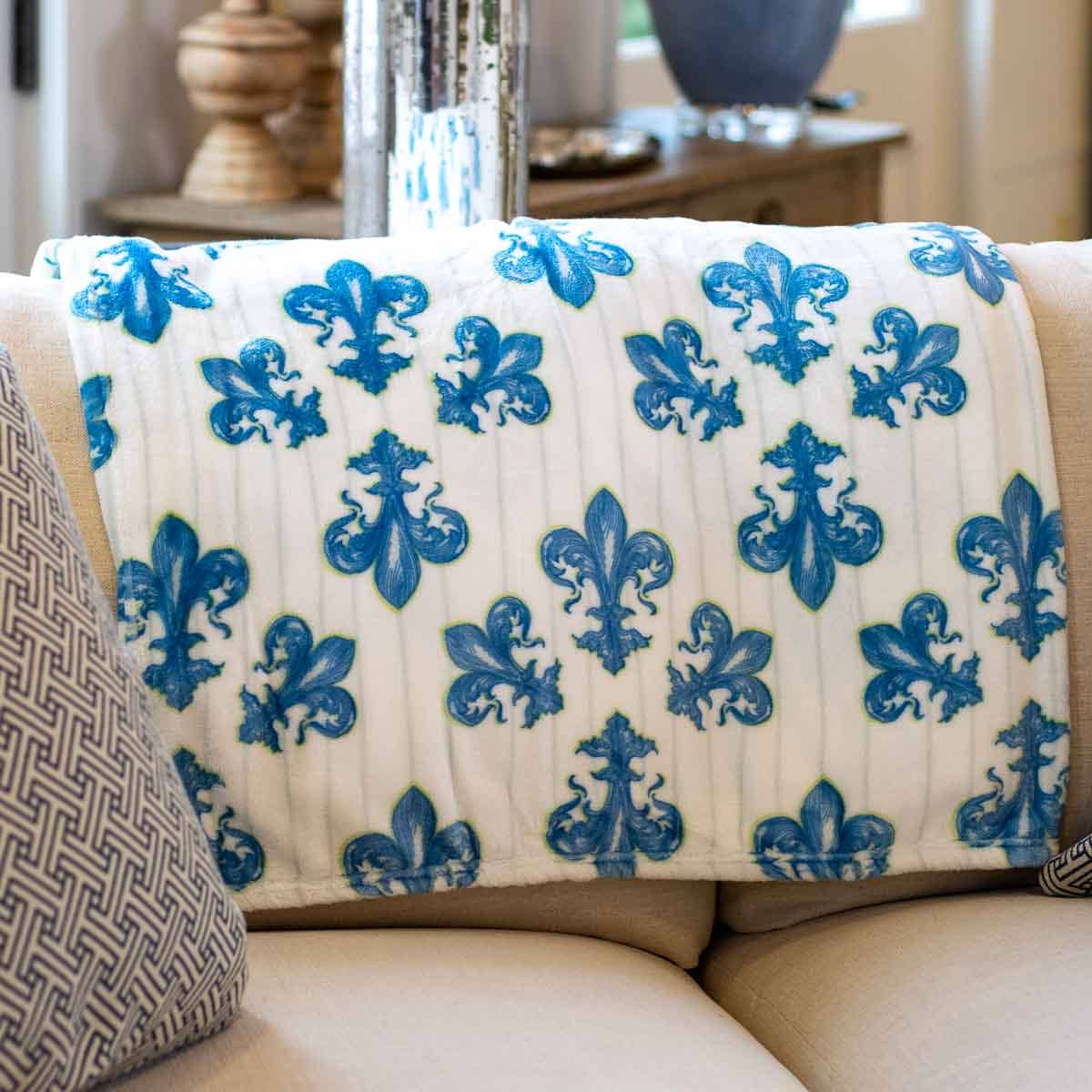 Fleur de Lis Throw Blue/Sky 50x60