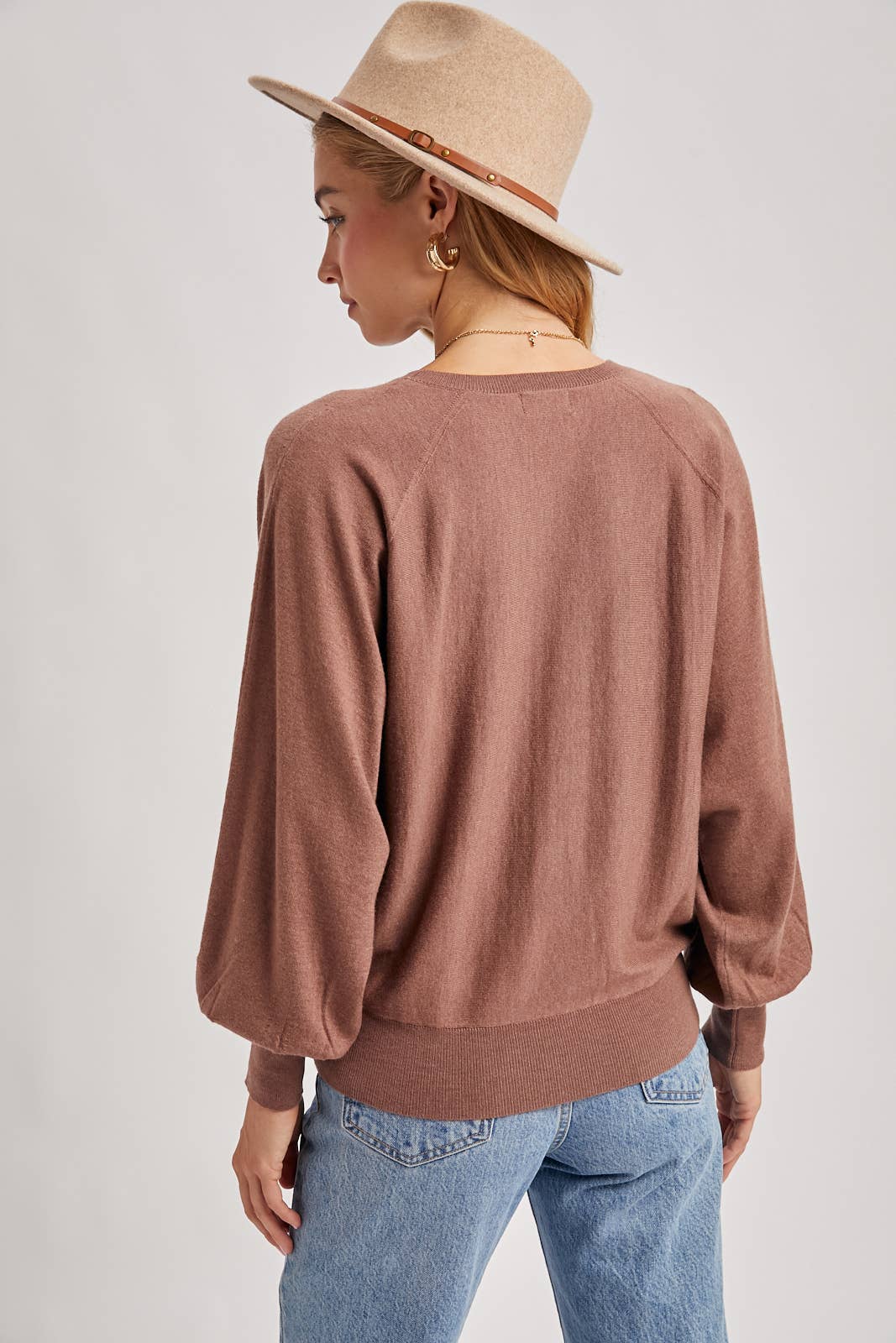 LIGHTWEIGHT KNIT SWEATER PULLOVER