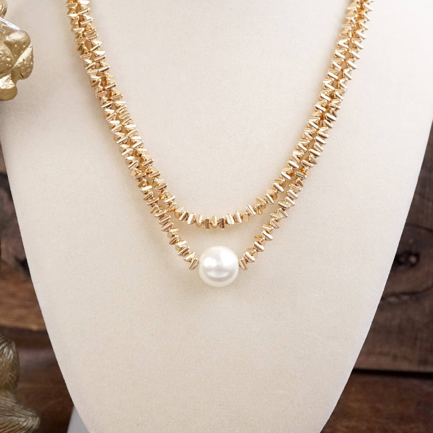 Golden Grace – Double Layer Necklace with Pearl and 3D Beads