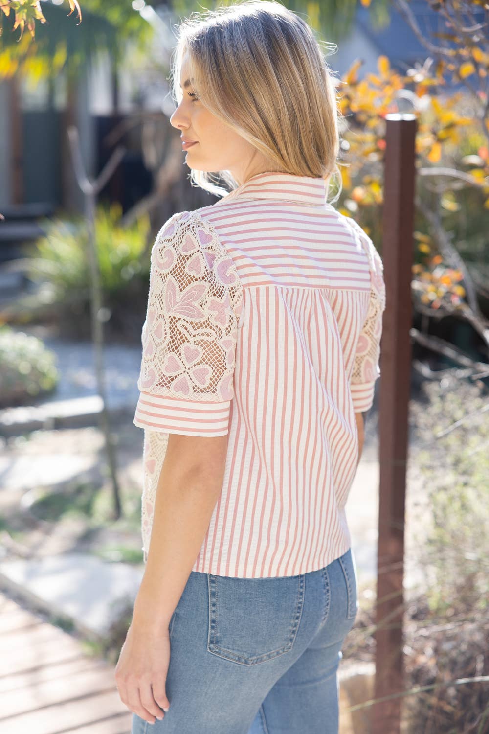 36331 Collared V-Neck Stripe and Lace Mixed Fabric Top