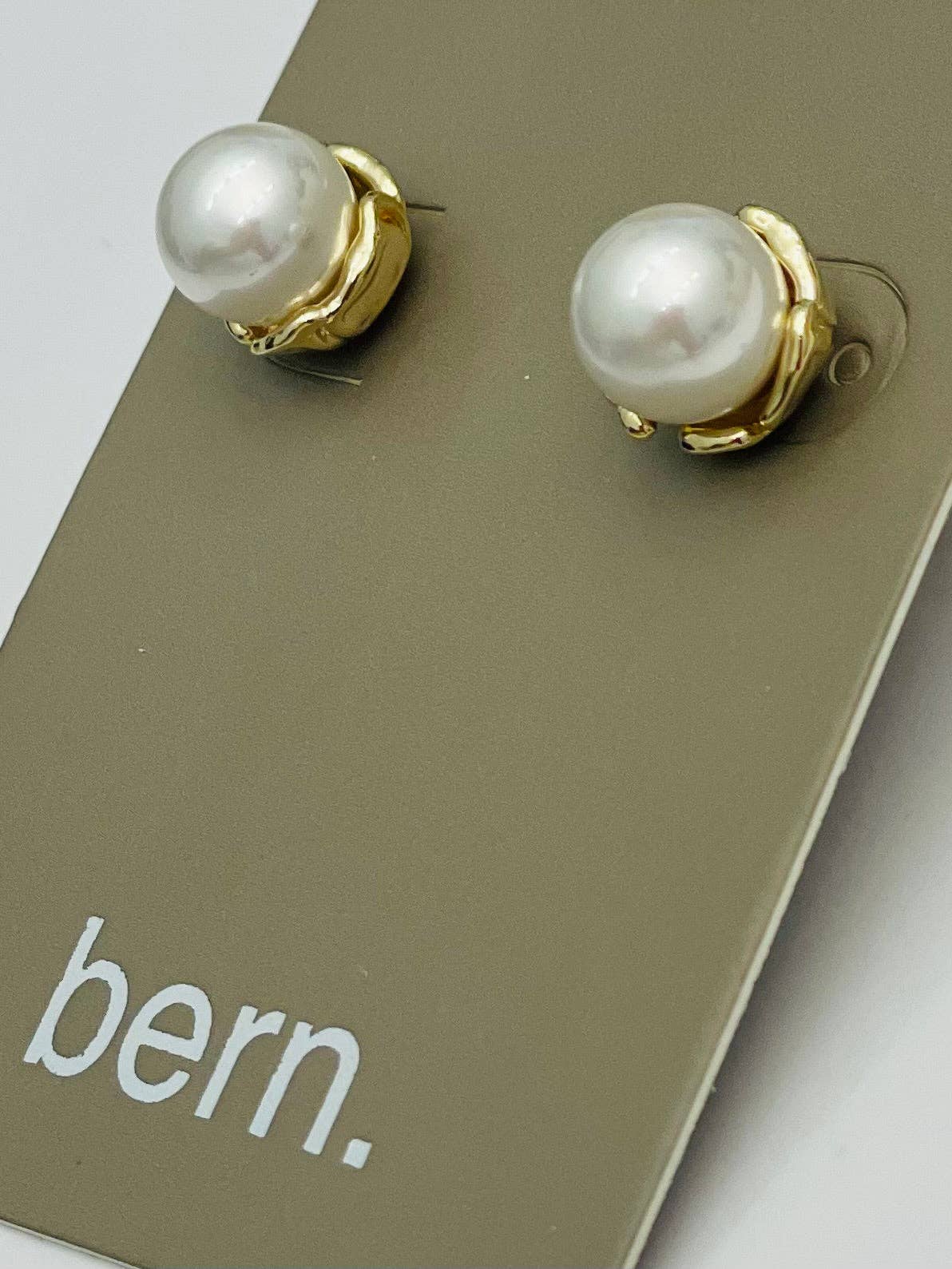 PEARL - The Simple Pearl Stud (whtie/gold) BER780