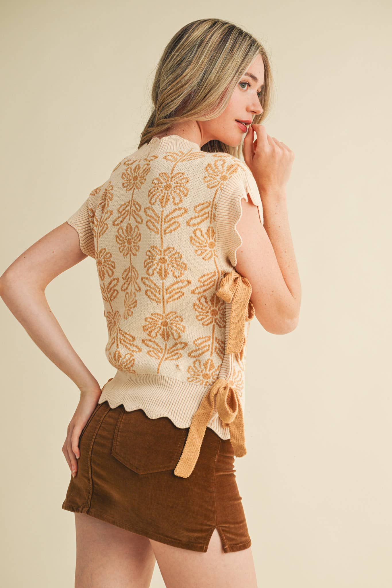 MOCK NECK FLORAL SWEATER VEST MSW10743