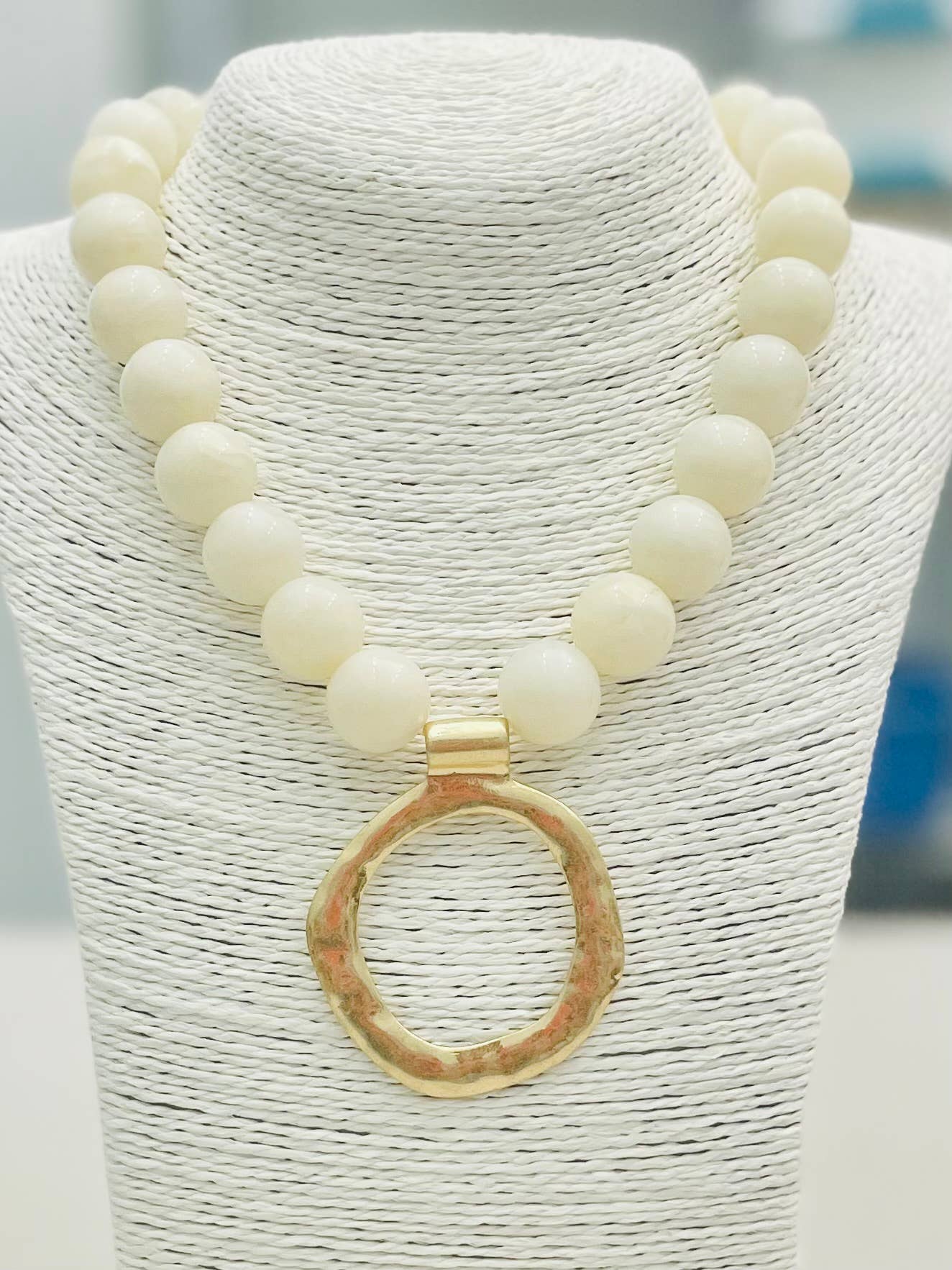 CHIC-Big Ball Necklace w/Pendant (ivory) NK619