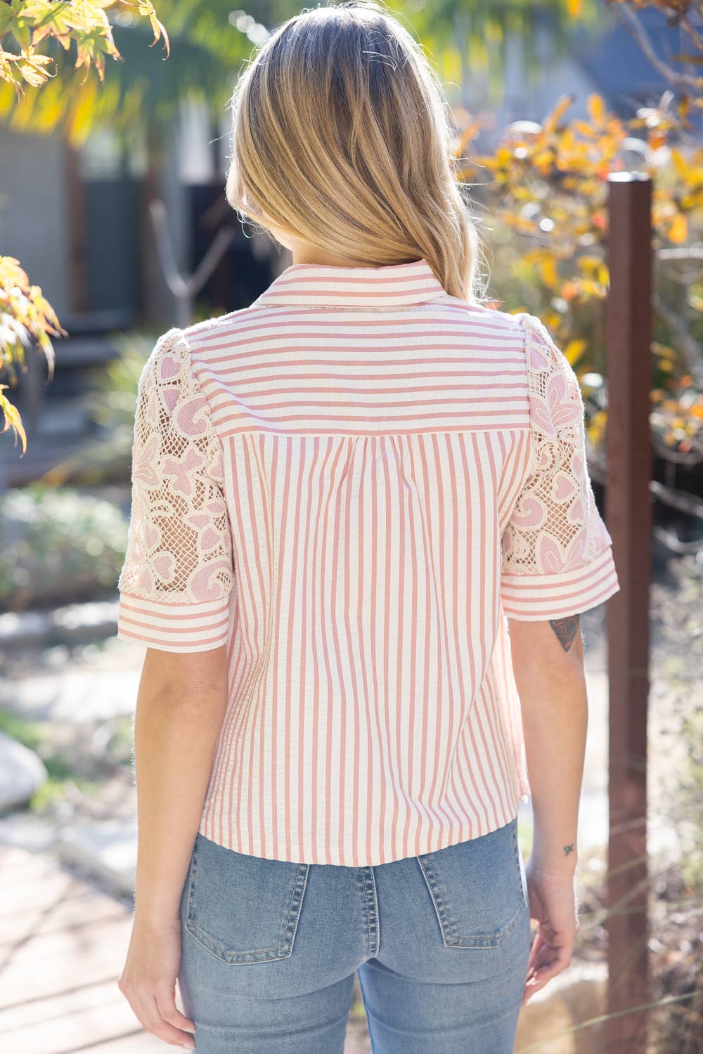 36331 Collared V-Neck Stripe and Lace Mixed Fabric Top