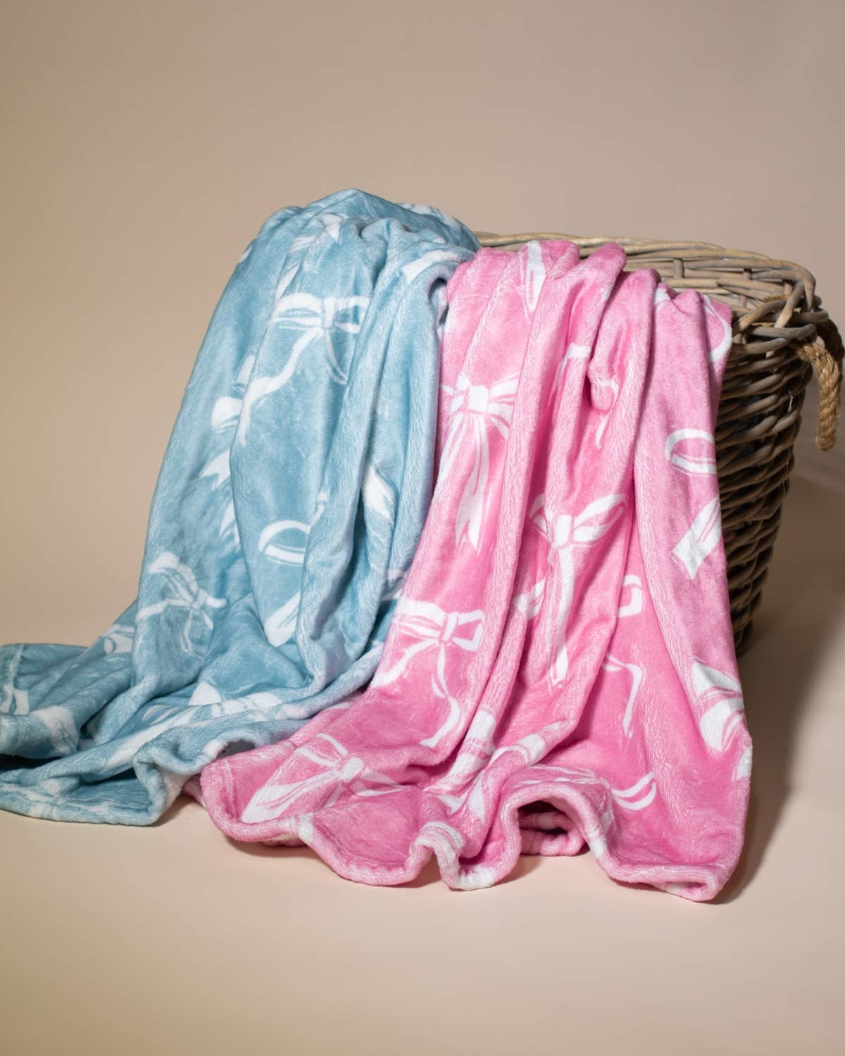 Hannah Bow Throw   Pink   50x60