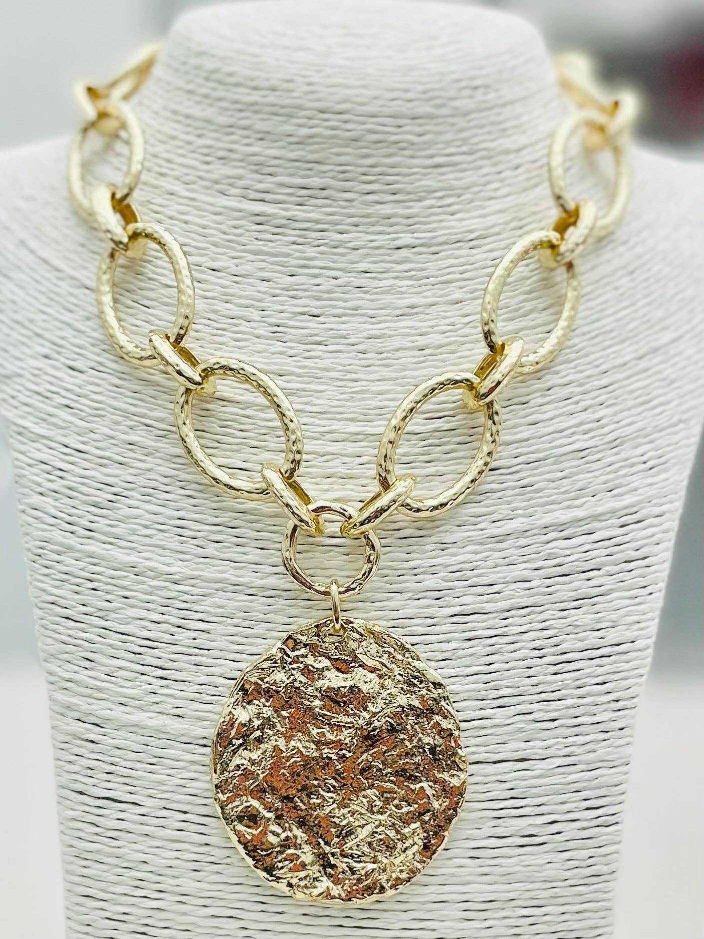 CHIC - Hammered Chain w/Pendant (gold) NK621