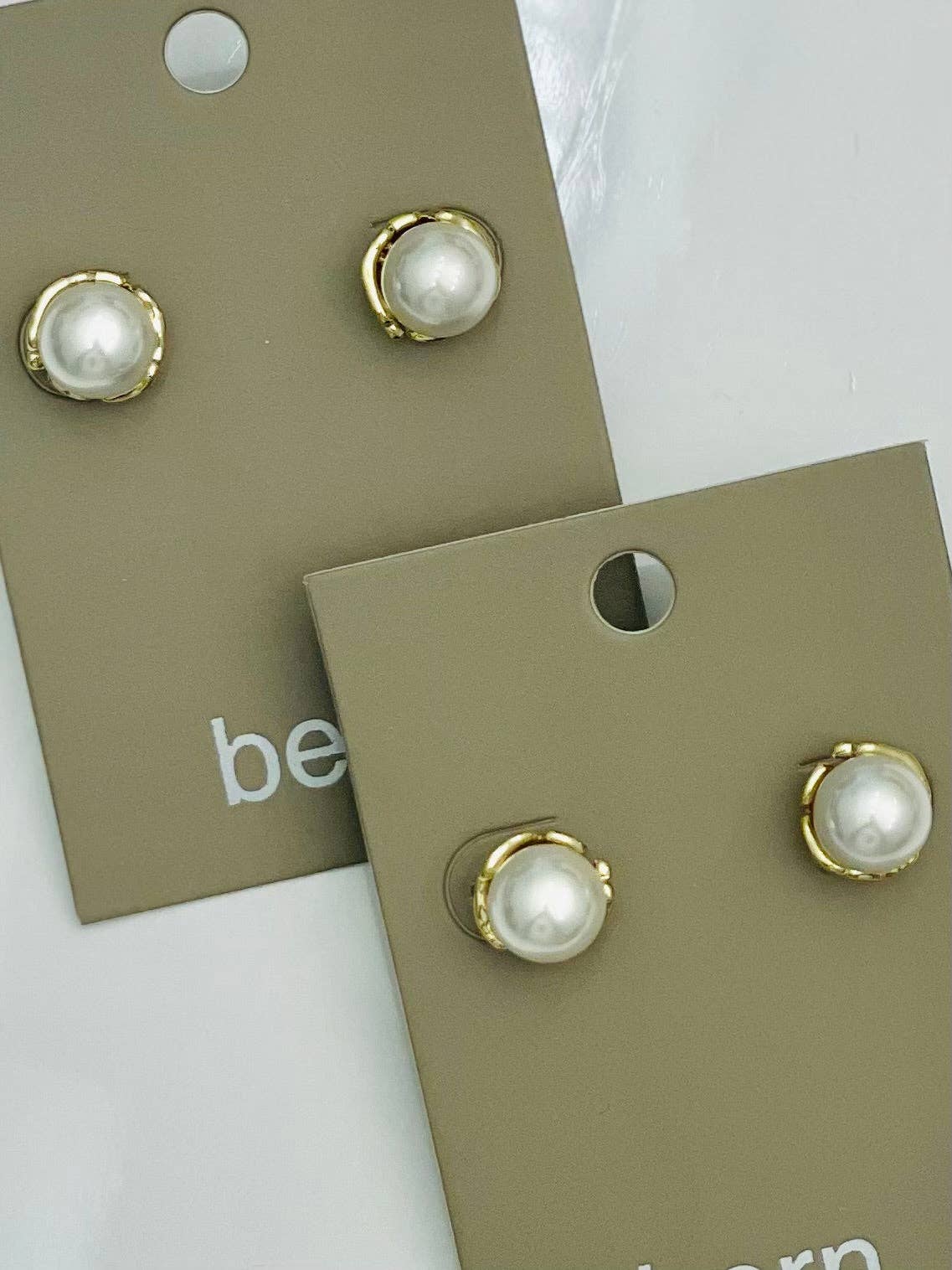 PEARL - The Simple Pearl Stud (whtie/gold) BER780