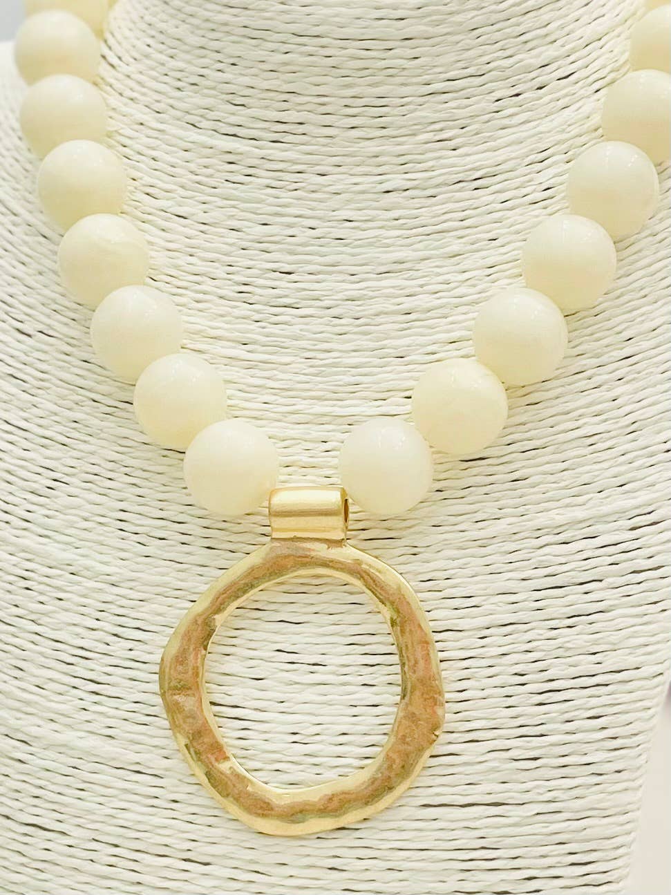 CHIC-Big Ball Necklace w/Pendant (ivory) NK619