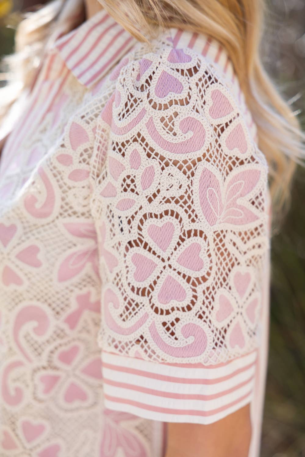 36331 Collared V-Neck Stripe and Lace Mixed Fabric Top