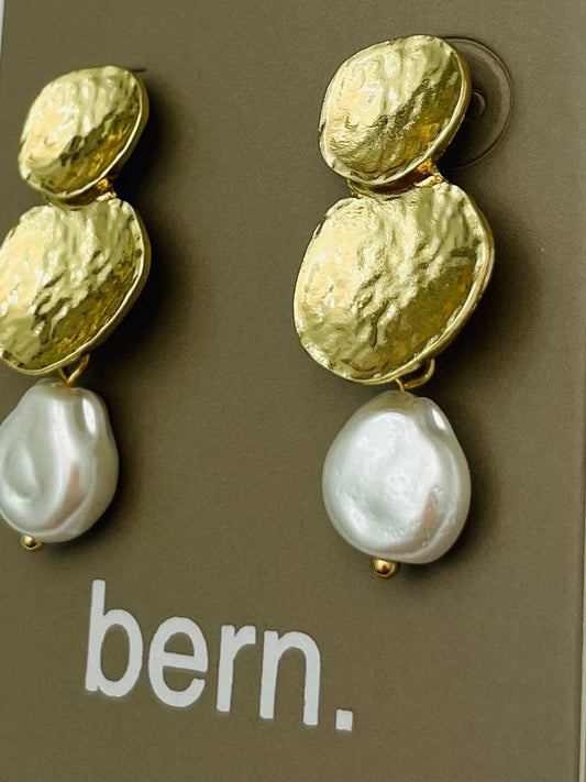 CHIC - Textured Double Drop (gold/pearl) BER607