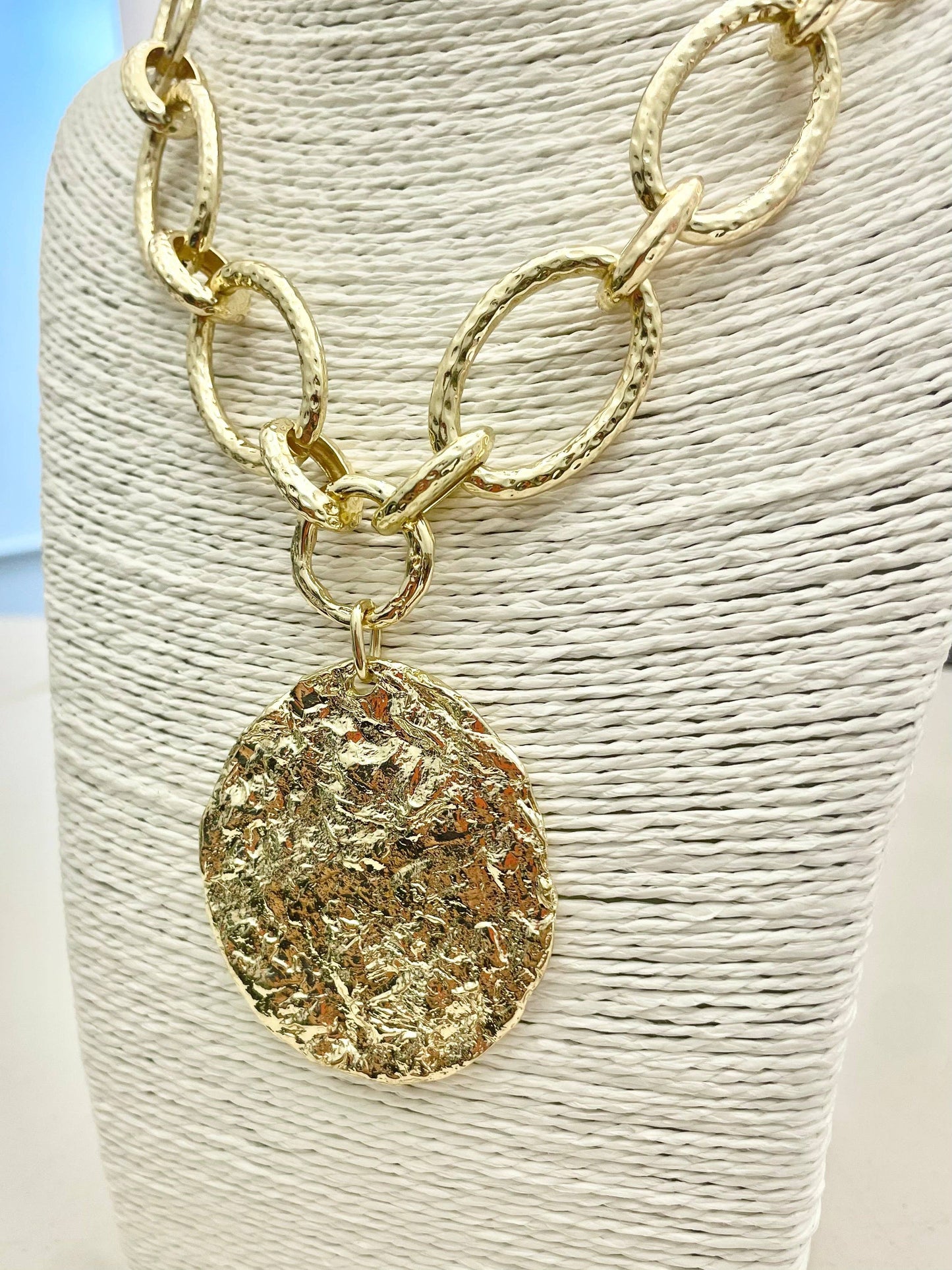 CHIC - Hammered Chain w/Pendant (gold) NK621