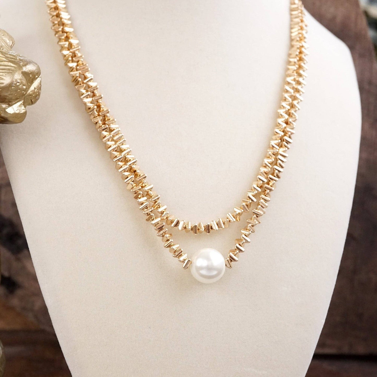 Golden Grace – Double Layer Necklace with Pearl and 3D Beads