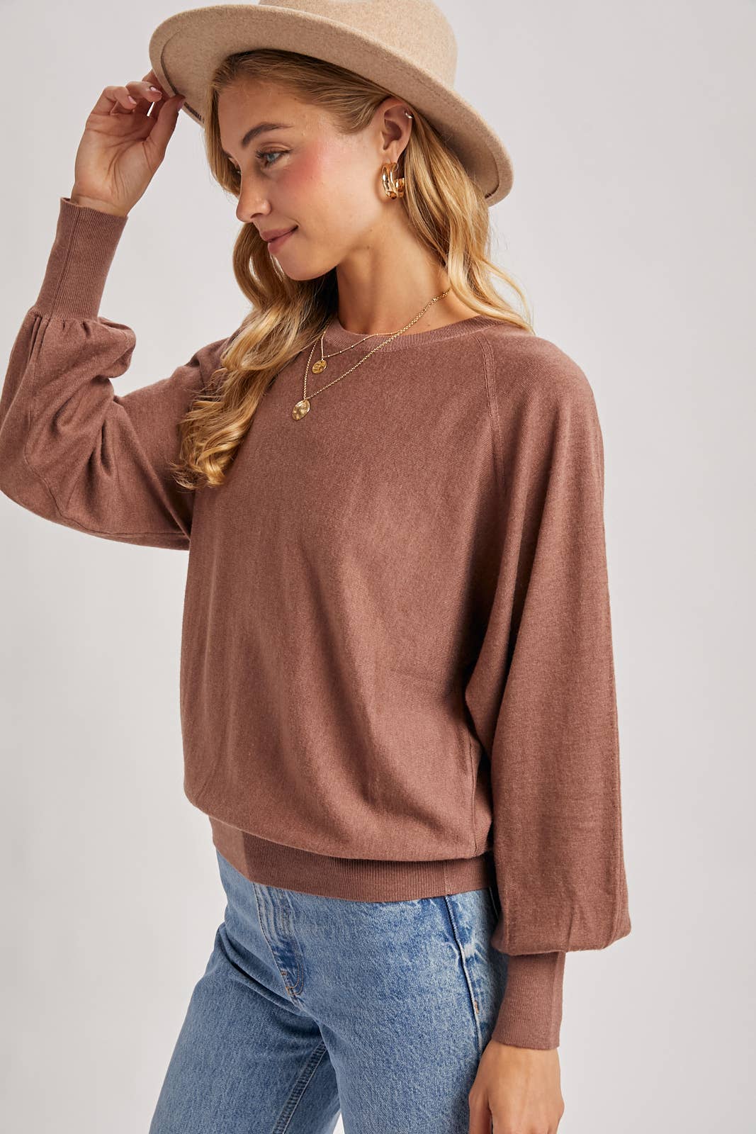 LIGHTWEIGHT KNIT SWEATER PULLOVER