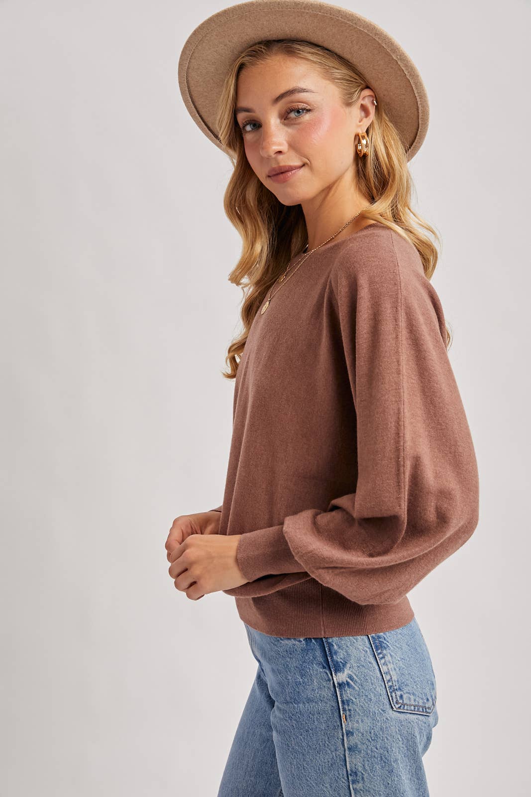 LIGHTWEIGHT KNIT SWEATER PULLOVER
